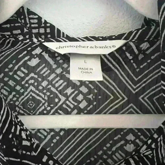 Christopher & Banks Women’s Black & White Patterned Button Up Blouse Size Large - Picture 2 of 3